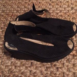 LAST CHANCE🍭Fly London wedge shoe